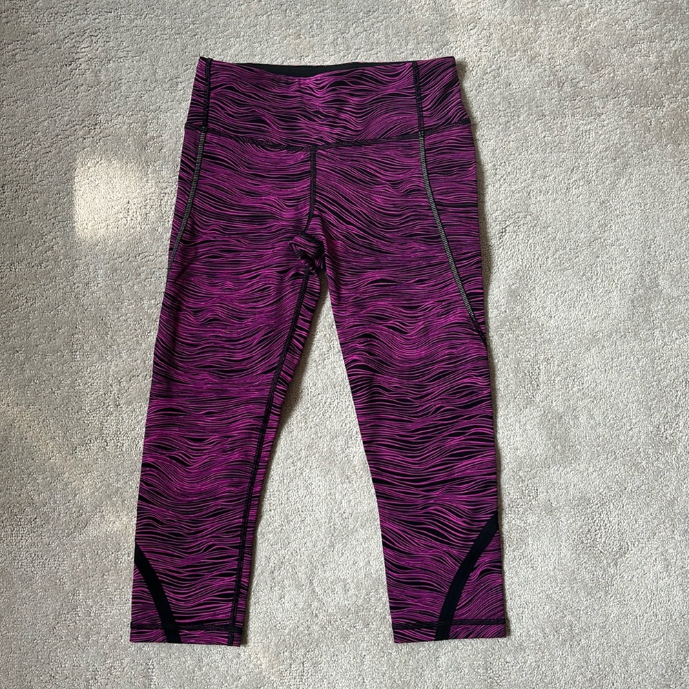 Lululemon 3-quarter Length Pattern Leggings, Size 2.